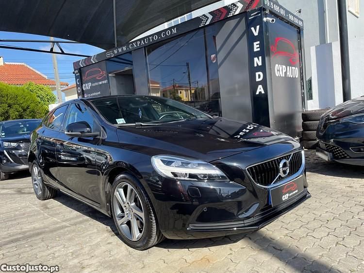 Usado Volvo V40 130 HP (95 kW) 2017 Cinza Carrinha