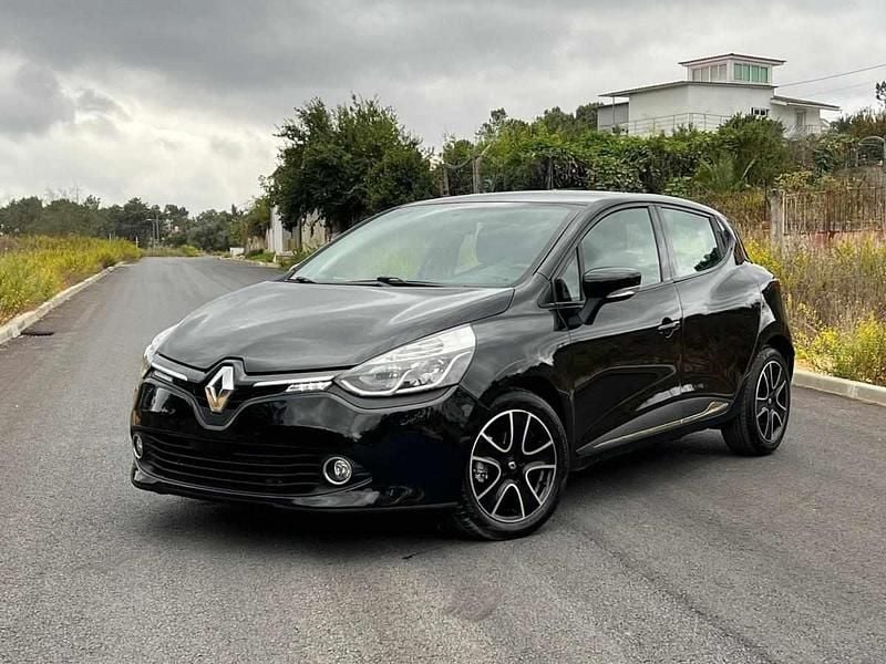 Usado Renault Clio IV 90 HP (66 kW) 2015 Preto Citadino