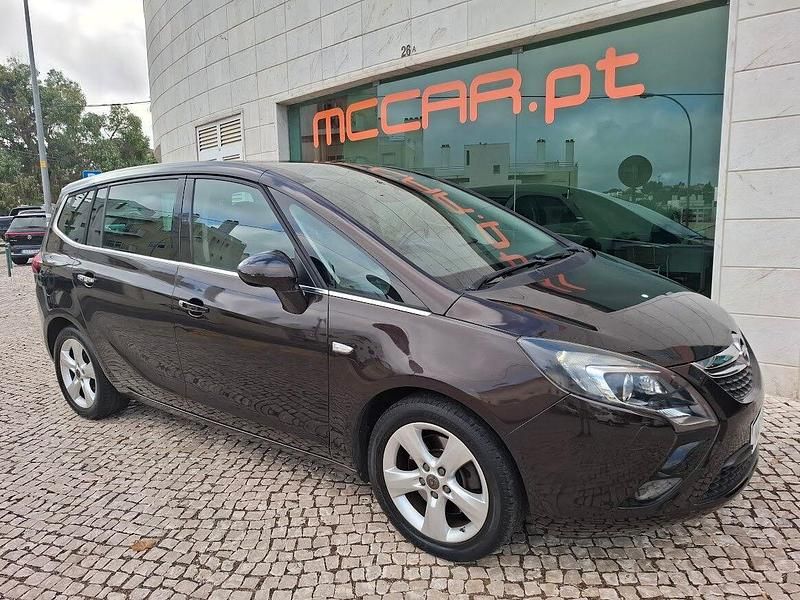 Castanho Usado 2012 Opel Zafira Active Monovolume | € 8.900 - Imagem 1/4