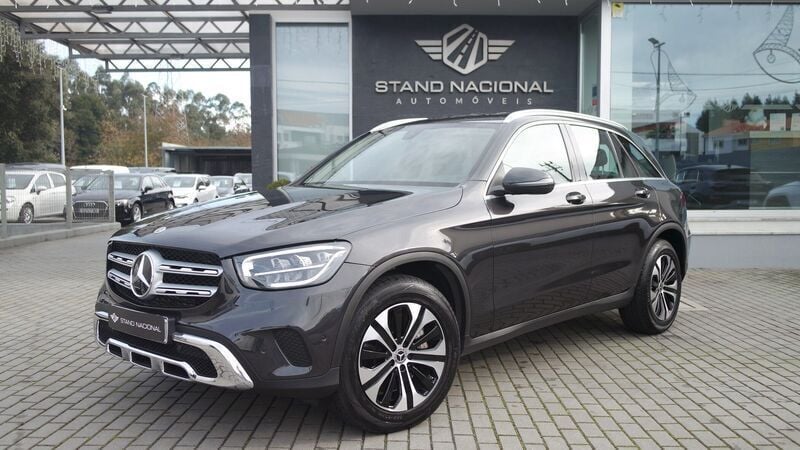 Cinza Usado 2022 Mercedes GLC300 SUV | € 43.900 - Imagem 1/4