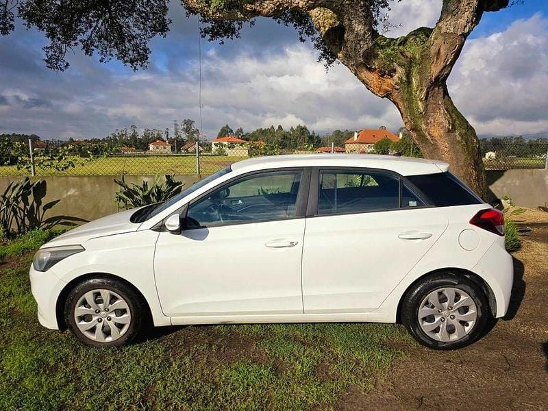 Usado 2017 Hyundai i20 Sedan | € 4.390 (Super Preço) - Imagem 1/4