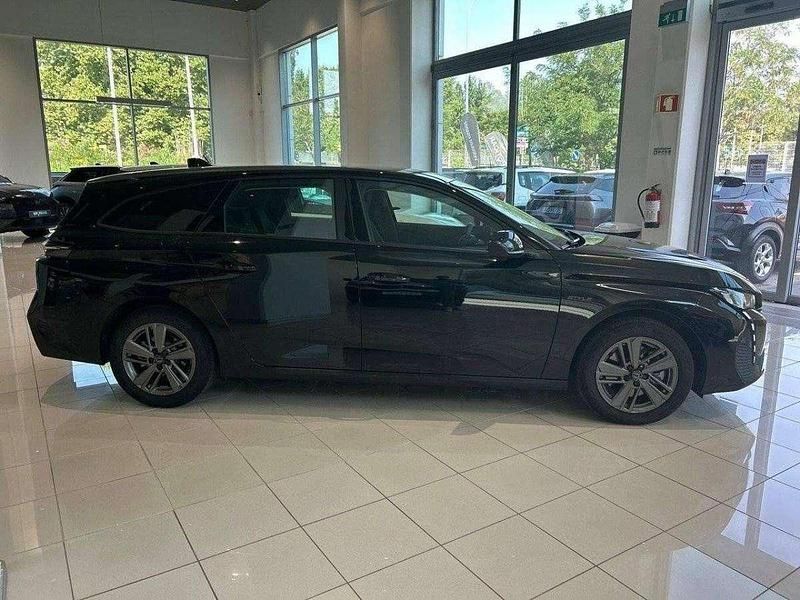 Usado Peugeot 308 136 HP (100 kW) 2025 Preto