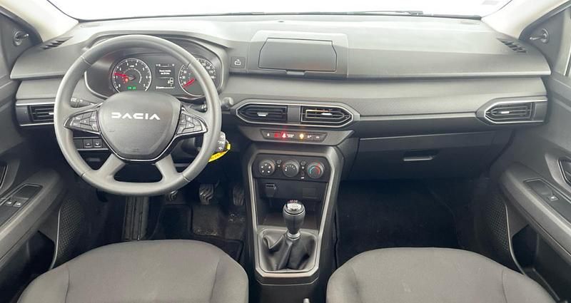 Usado Dacia Jogger Essentiel 101 HP (74 kW) 2024 Cinza Monovolume