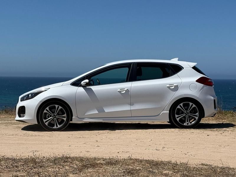 Usado Kia Ceed GT GT-Line 120 HP (88 kW) 2017 Branco