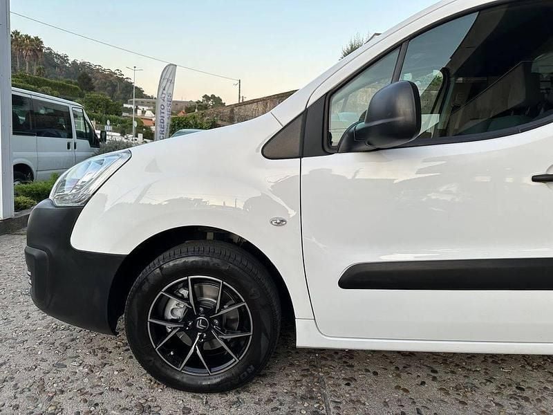 Usado Citroën Berlingo Attraction 90 HP (66 kW) 2016 Branco Monovolume