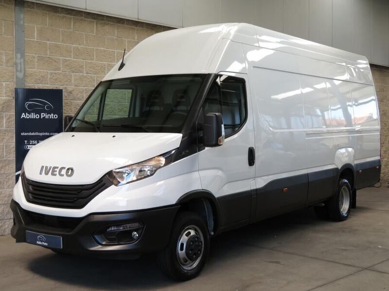 Branco Usado 2023 Iveco Daily Sedan | € 37.900 (Caro) - Imagem 1/4