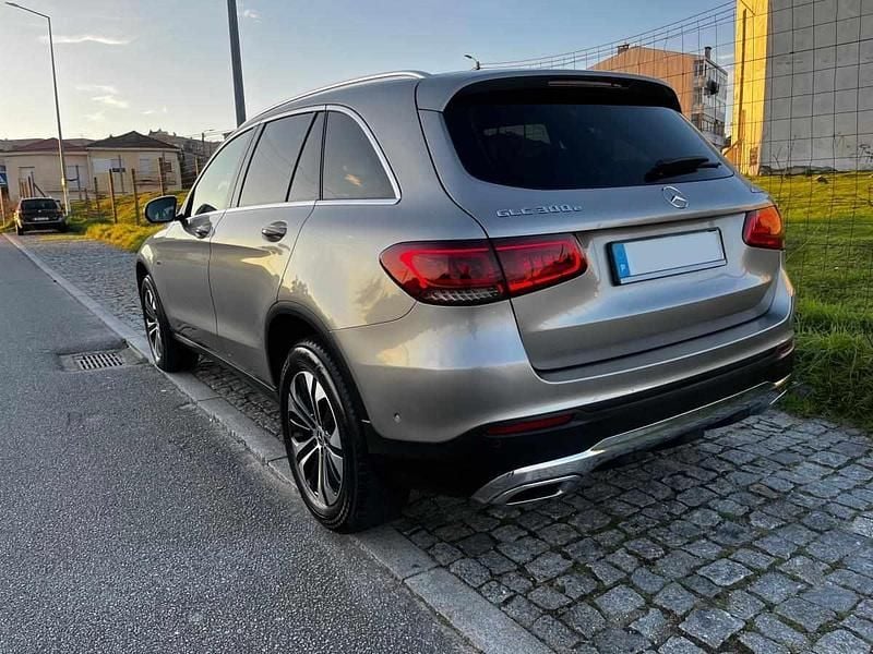 Usado Mercedes GLC300e 258 HP (189 kW) 2021 Cinzento