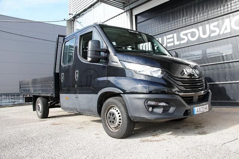 Usado Iveco Daily 160 HP (117 kW) 2023 Preto