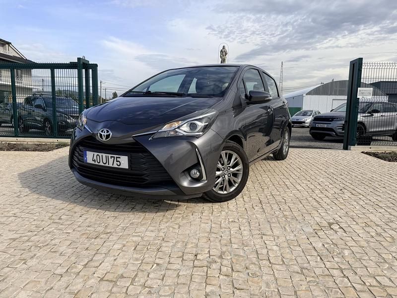 Cinza Usado 2018 Toyota Yaris Comfort | € 13.990 (Preço justo) - Imagem 1/4