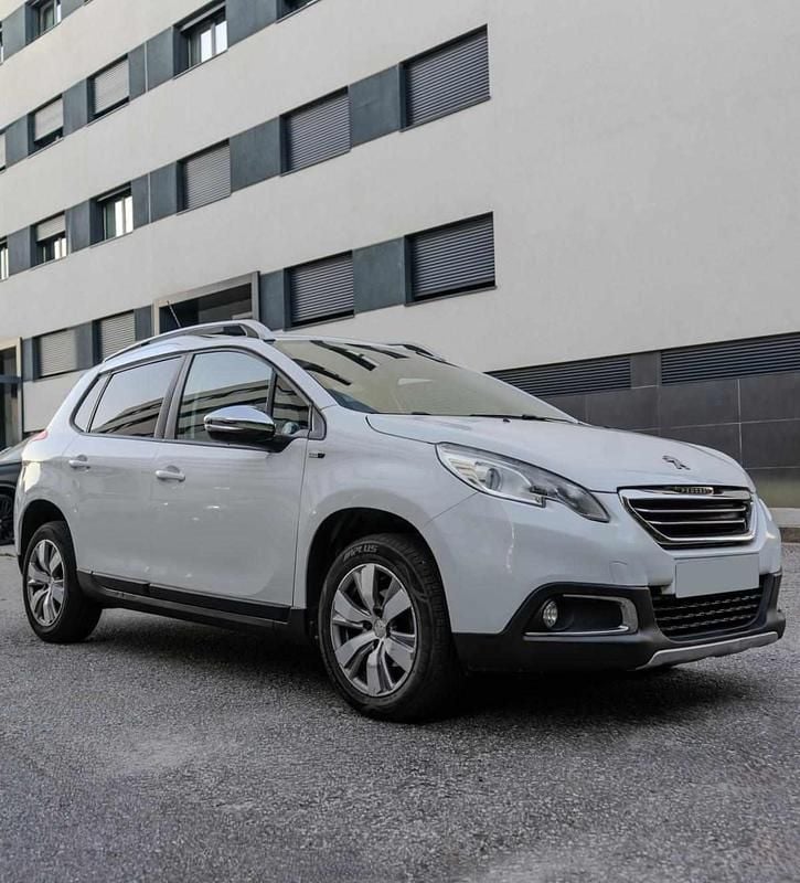 Branco Usado 2015 Peugeot 2008 SUV | € 6.250 (Super Preço) - Imagem 1/4