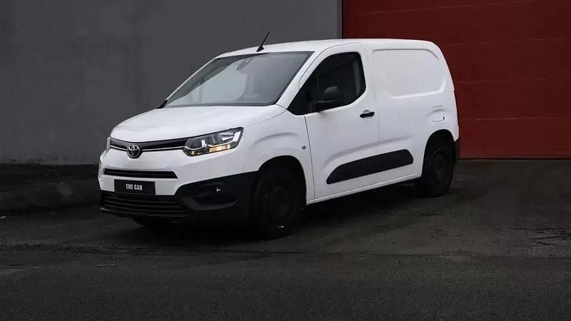 Usado Toyota Proace 102 HP (75 kW) 2021 Branco Monovolume