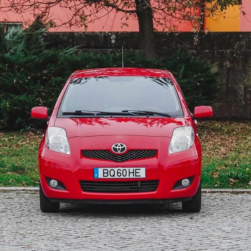 Usado Toyota Yaris 90 HP (66 kW) 2011 Vermelho Citadino