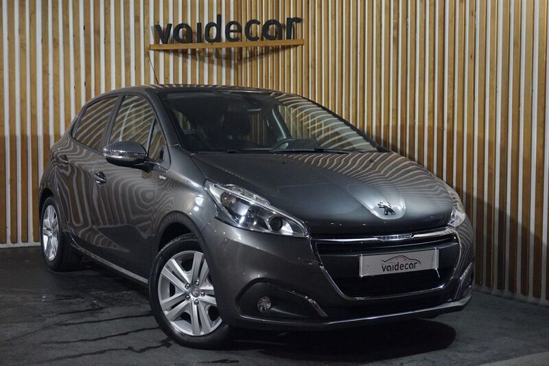 Cinza Usado 2018 Peugeot 208 Style Citadino | € 10.750 (Bom preço) - Imagem 1/4