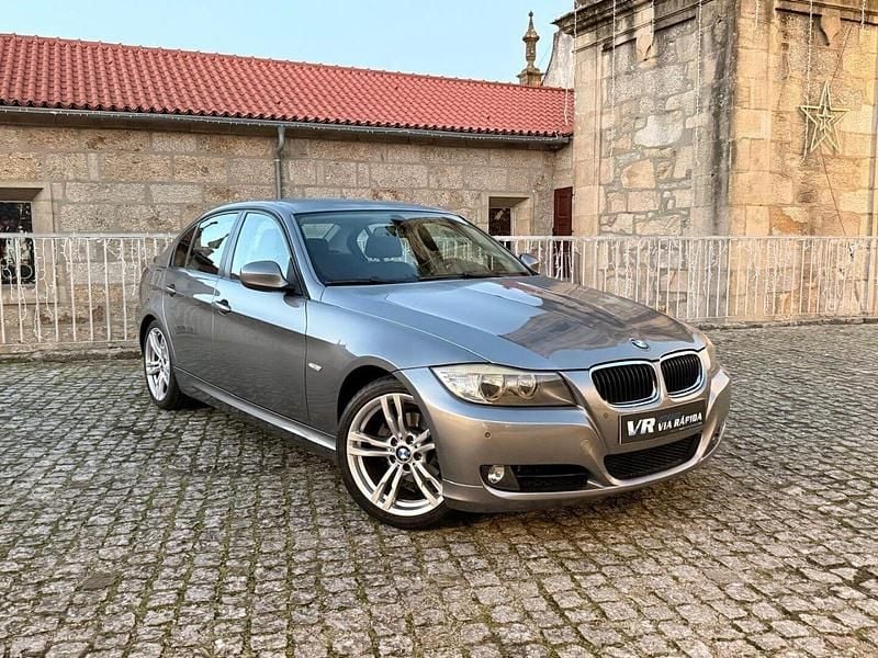 Usado BMW 318 Luxury Line 143 HP (105 kW) 2009 Cinza Sedan
