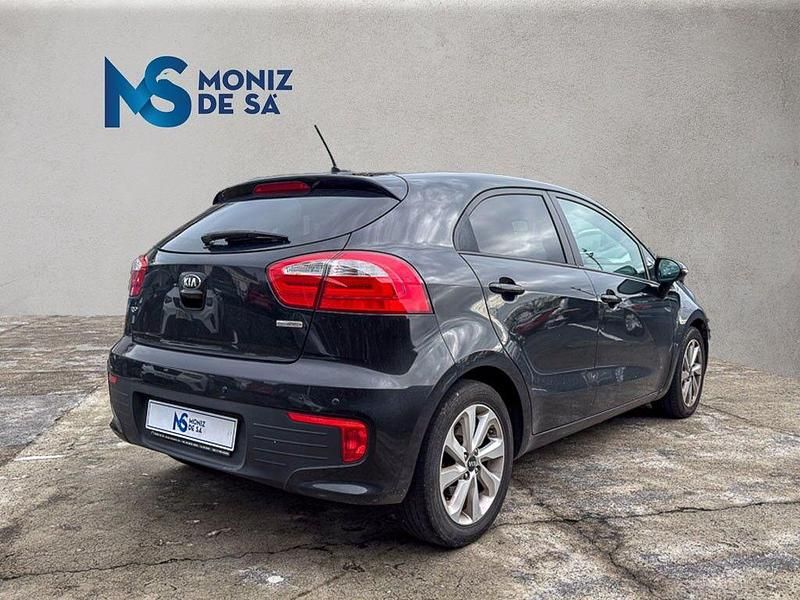 Usado Kia Rio 75 HP (55 kW) 2016 Preto Citadino