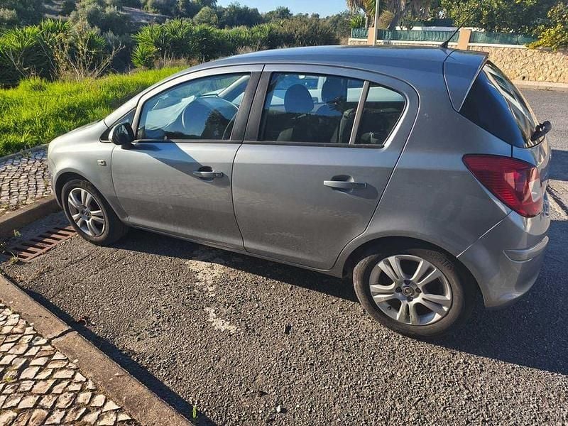 Usado 2012 Opel Corsa Sedan | € 6.000 (Preço justo) - Imagem 1/4