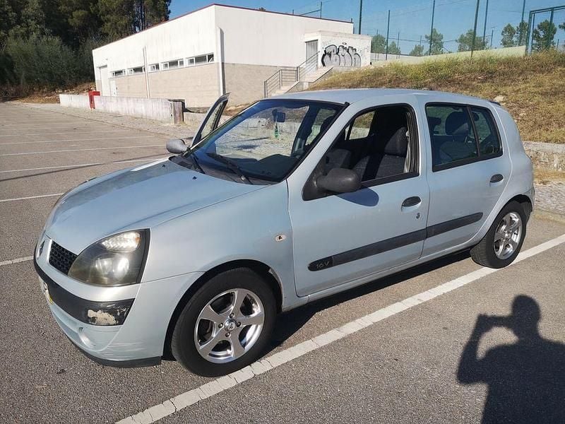 Usado 2003 Renault Clio II Sedan | € 2.000 - Imagem 1/4