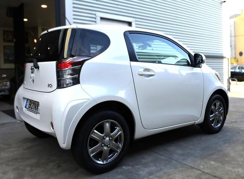Usado Toyota iQ 68 HP (50 kW) 2009 Branco Citadino