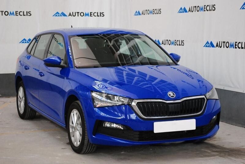 Azul Usado 2023 Skoda Scala Ambition Citadino | € 15.600 (Bom preço) - Imagem 1/4