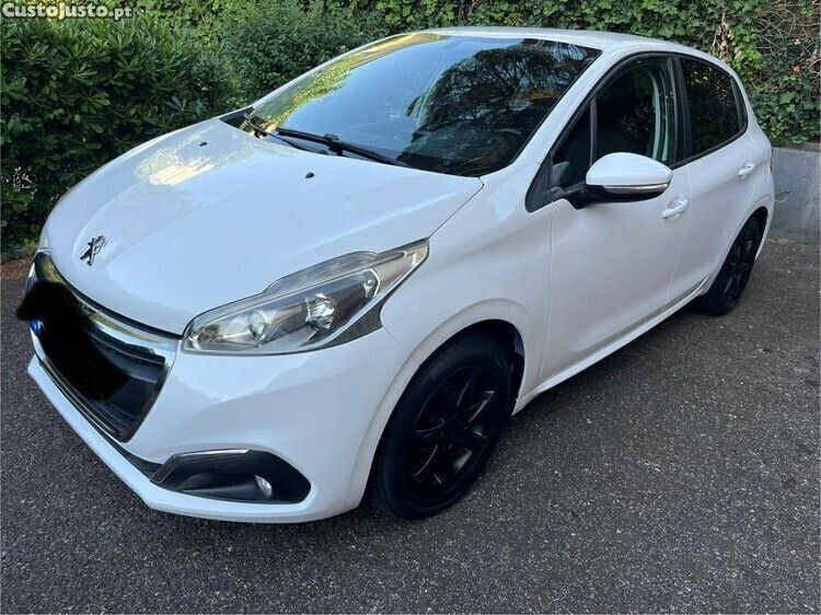 Branco Usado 2015 Peugeot 208 Citadino | € 7.900 (Preço justo) - Imagem 1/1