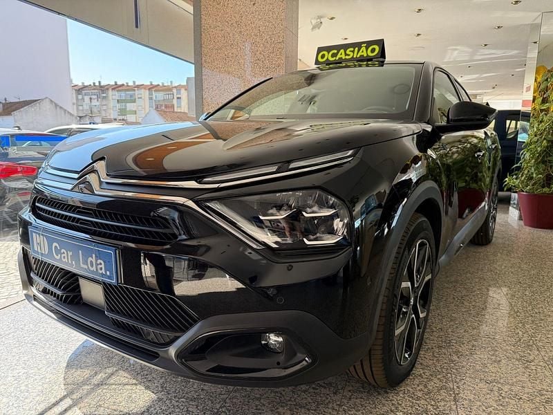 Preto Usado 2022 Citroën e-C4 Shine Sedan | € 25.000 (Preço justo) - Imagem 1/3
