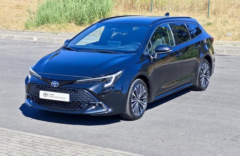Preto (pintura metalizada) Usado 2024 Toyota Corolla Comfort Sedan | € 34.450 (Caro) - Imagem 1/4