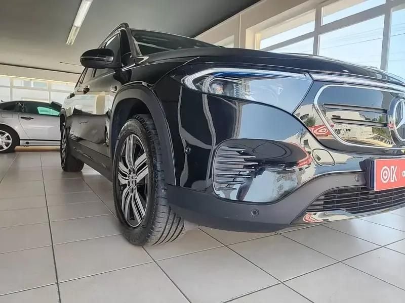 Preto Usado 2022 Mercedes EQB300 AMG line SUV | € 39.250 - Imagem 1/4