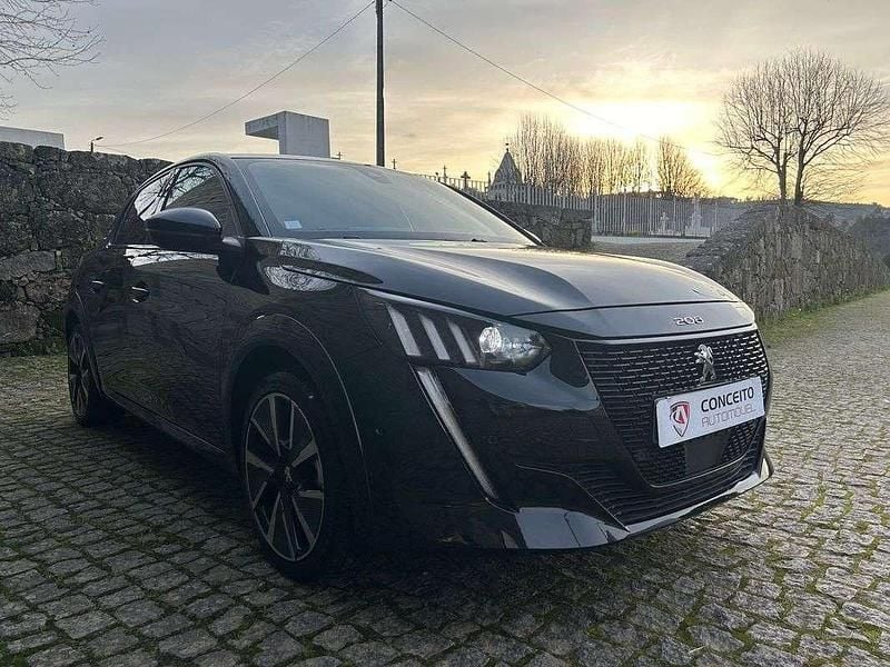 Usado Peugeot e-208 100 kW (136 HP) 2021 Preto Citadino