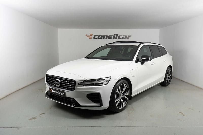 Branco Usado 2020 Volvo V60 R-Design Carrinha | € 28.880 (Preço justo) - Imagem 1/4