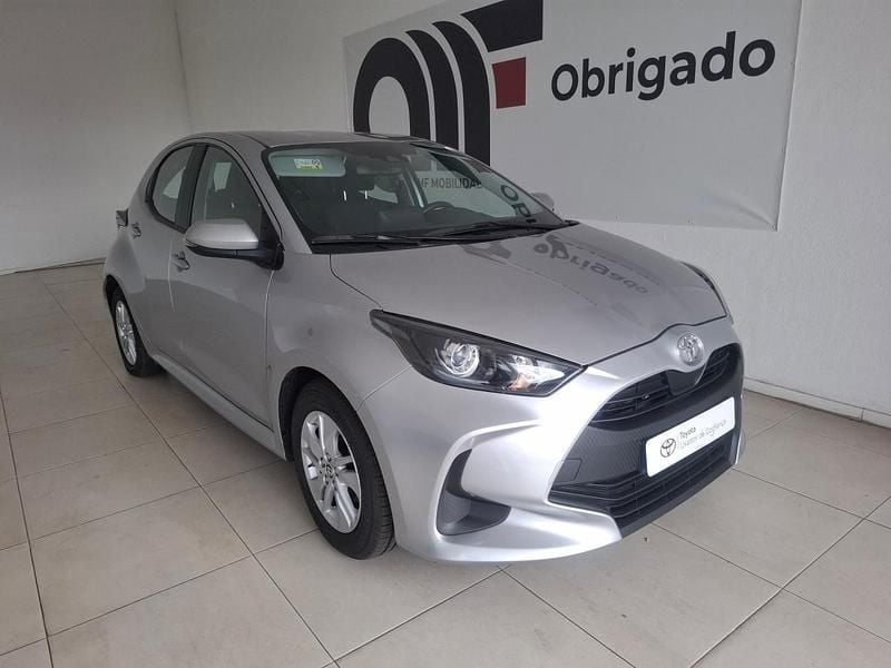 Cinza Usado 2023 Toyota Yaris Comfort | € 17.990 (Preço justo) - Imagem 1/4