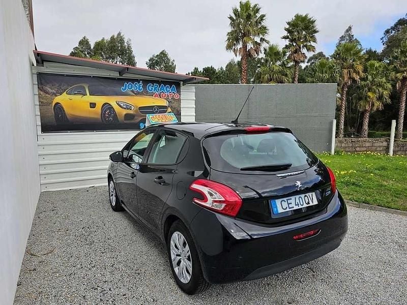 Usado Peugeot 208 Active 82 HP (60 kW) 2014 Preto Citadino