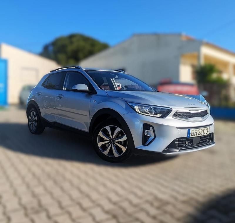 Cinzento Usado 2025 Kia Stonic SUV | € 17.990 (Preço justo) - Imagem 1/4