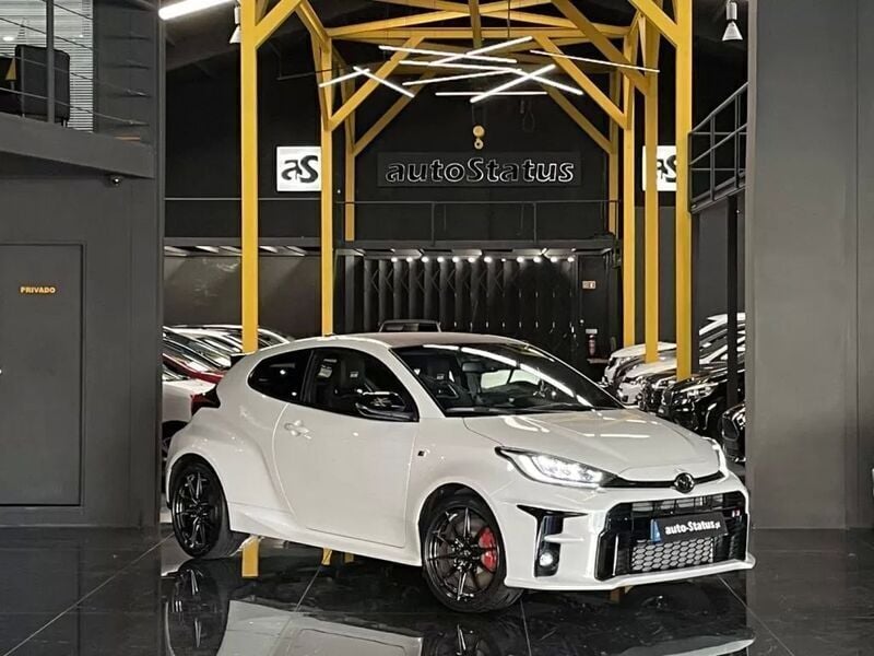 Branco Usado 2023 Toyota Yaris Citadino | € 51.990 - Imagem 1/4