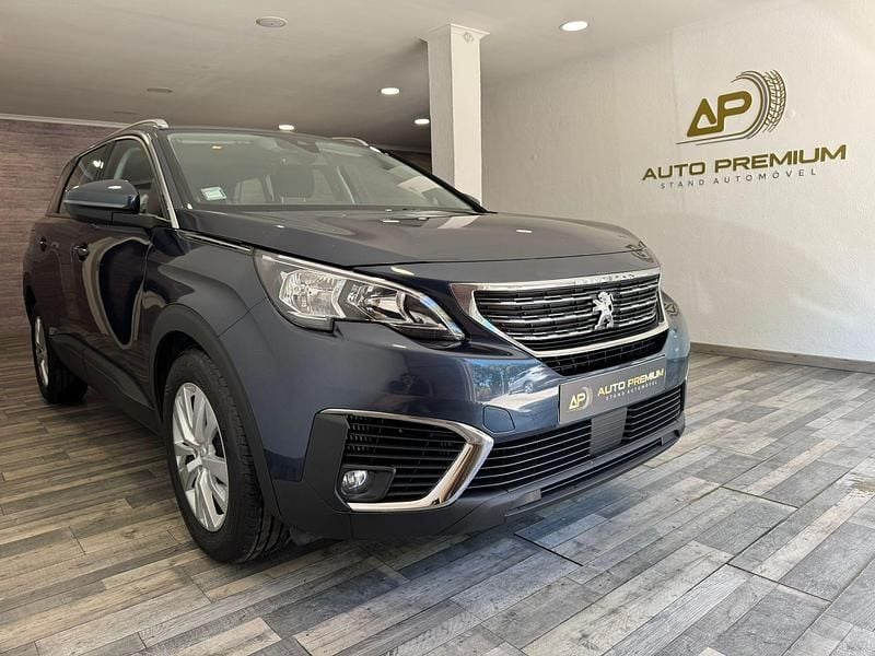Azul Usado 2019 Peugeot 5008 Active Monovolume | € 20.750 (Preço justo) - Imagem 1/4