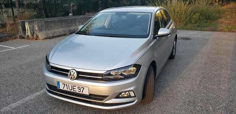 Usado VW Polo 76 HP (55 kW) 2018 Cinzento Citadino