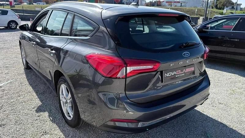 Usado Ford Focus 120 HP (88 kW) 2021 Cinzento Carrinha