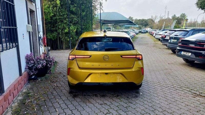Usado Opel Astra Elegance 130 HP (95 kW) 2022 Amarelo