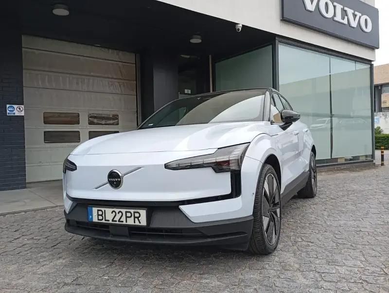 Azul Usado 2024 Volvo EX30 Performance SUV | € 43.900 (Preço elevado) - Imagem 1/4