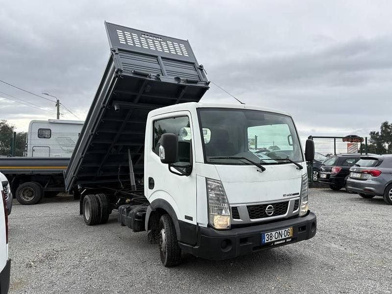 Usado Nissan Cabstar 134 HP (98 kW) 2014 Branco Pickup