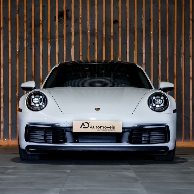 Branco Usado 2019 Porsche 911 Carrera 4S Coupé | € 189.900 - Imagem 1/4