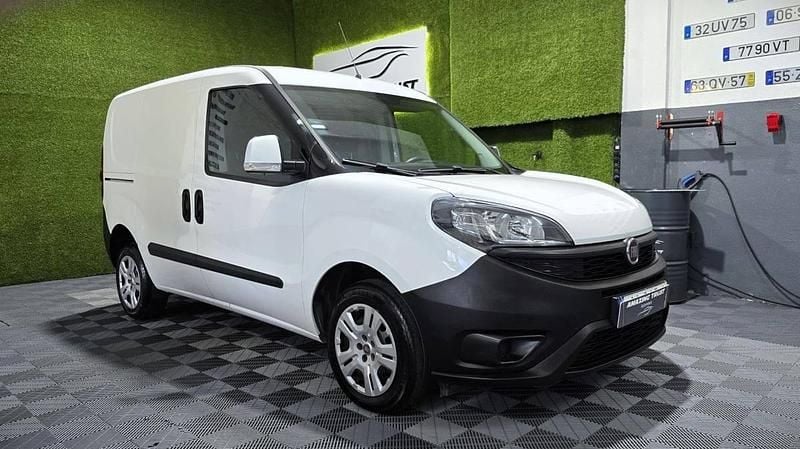 Branco Usado 2021 Fiat Doblò Monovolume | € 12.950 (Preço justo) - Imagem 1/4