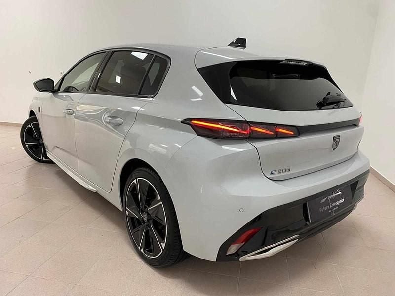 Usado Peugeot e-308 113 kW (154 HP) 2023 Branco Citadino