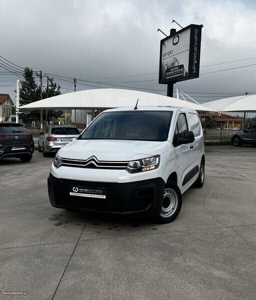Branco Usado 2023 Citroën Berlingo Monovolume | € 23.500 (Caro) - Imagem 1/1