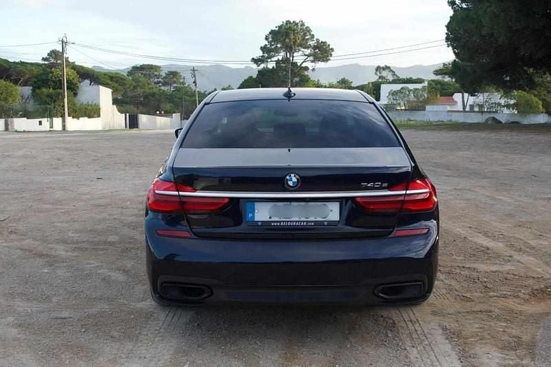 Usado BMW 740 326 HP (239 kW) 2019 Preto Sedan