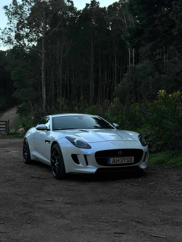 Branco Usado 2015 Jaguar F-Type Coupé | € 38.000 - Imagem 1/4