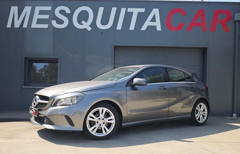 Cinza Usado 2016 Mercedes A180 Urban | € 16.000 (Preço justo) - Imagem 1/4