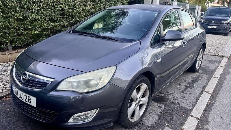 Usado 2010 Opel Astra Sedan | € 5.500 (Preço justo) - Imagem 1/4