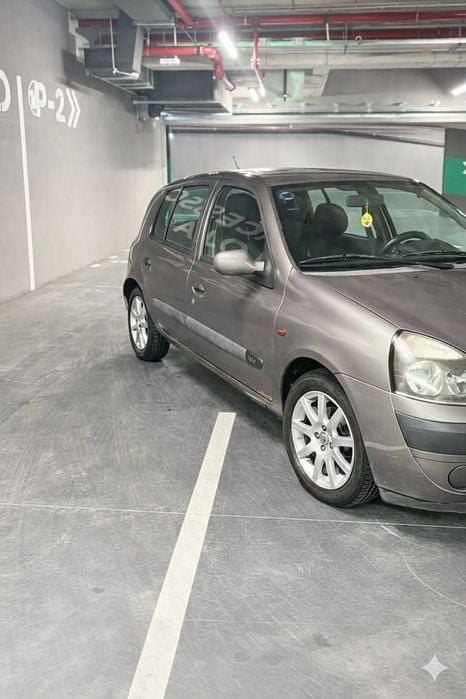 Usado Renault Clio II 55 HP (40 kW) 2002 Sedan