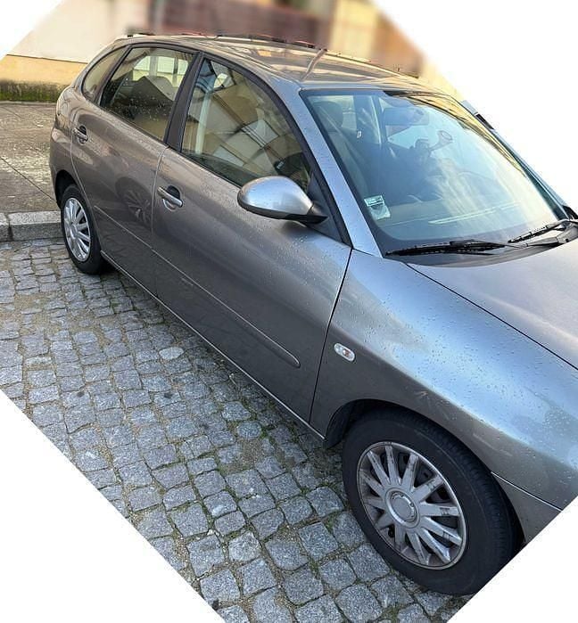 Usado Seat Ibiza 63 HP (46 kW) 2004 Sedan