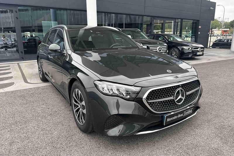 Cinzento Usado 2024 Mercedes E220 Carrinha | € 51.900 (Preço justo) - Imagem 1/4